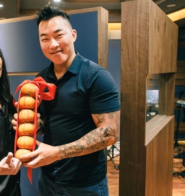 體育界好手郭泓志、 陳傑憲、張志豪熱血獻聲！乱彈阿翔送上八仙果探班打氣