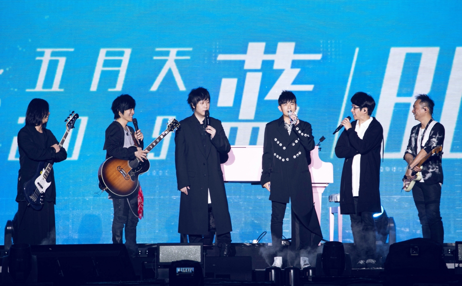 1五月天上海演唱會首場「周五」组合合體.jpg