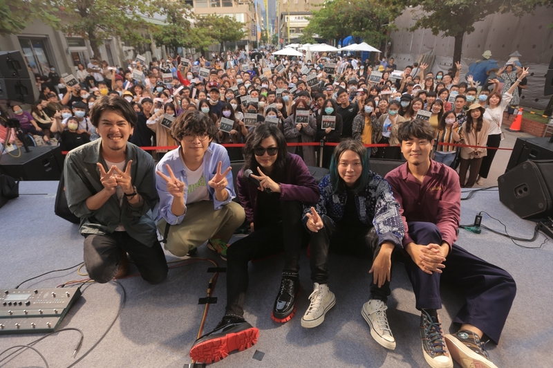 麋先生首場簽票會在高雄登場，吸引爆滿粉絲前來。圖／相信音樂提供.jpg