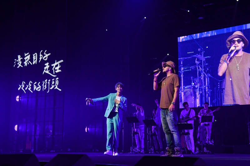 5鼓鼓開心圓夢和偶像張震嶽合唱.jpg