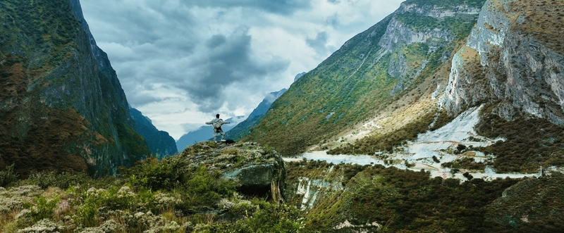 9任賢齊站在陡峭山崖拍MV，險象環生.jpeg