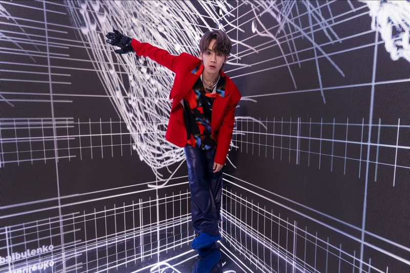 8鼓鼓呂思緯〈跳舞在米蘭〉MV結合AI動畫光影，特別到全聯為慶祝25 週年所打造的巨型光影藝術作品拍攝.jpg