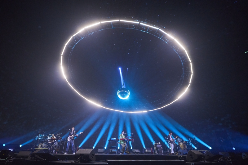 圖05：宇宙人演唱會超夢幻 打造4座巨型宇宙星際飛碟　帶著歌迷與宇宙人一起回到未來。（相信音樂提供）.jpg