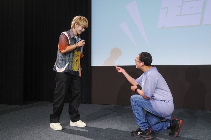 2男歌迷抽中「當我變成我們」第一次求婚獻給鼓鼓.jpg