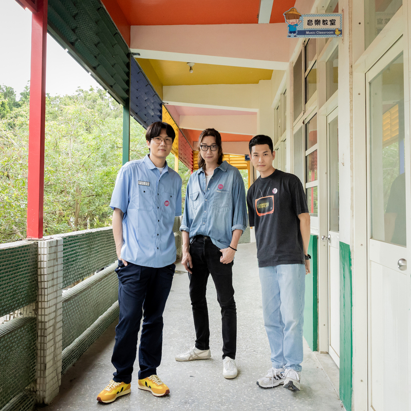 圖03：宇宙人前進彰化縣香田小學，擔任一日音樂老師。（相信音樂提供）.jpg