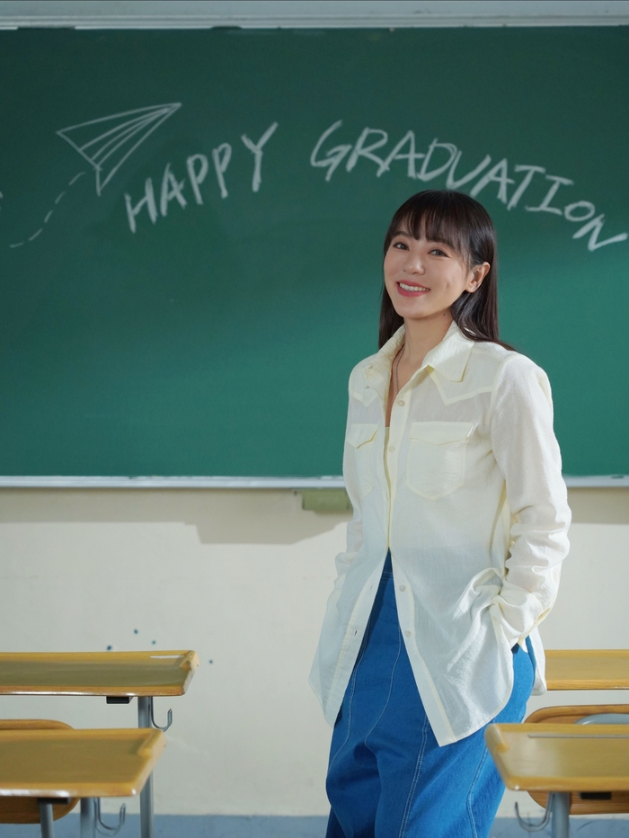1丁噹邀學生同唱〈致遠道而來的我們〉成畢業之歌.JPG