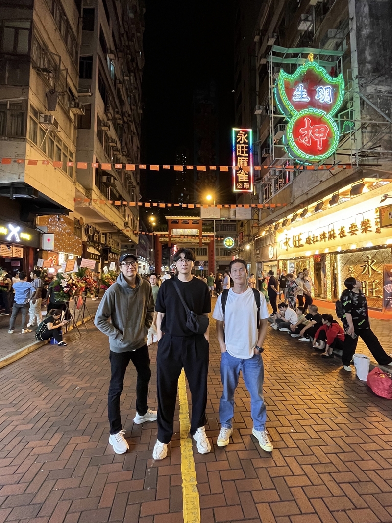 圖03：宇宙人熱愛香江風情，對香港美食如數家珍。（相信音樂提供）.jpg