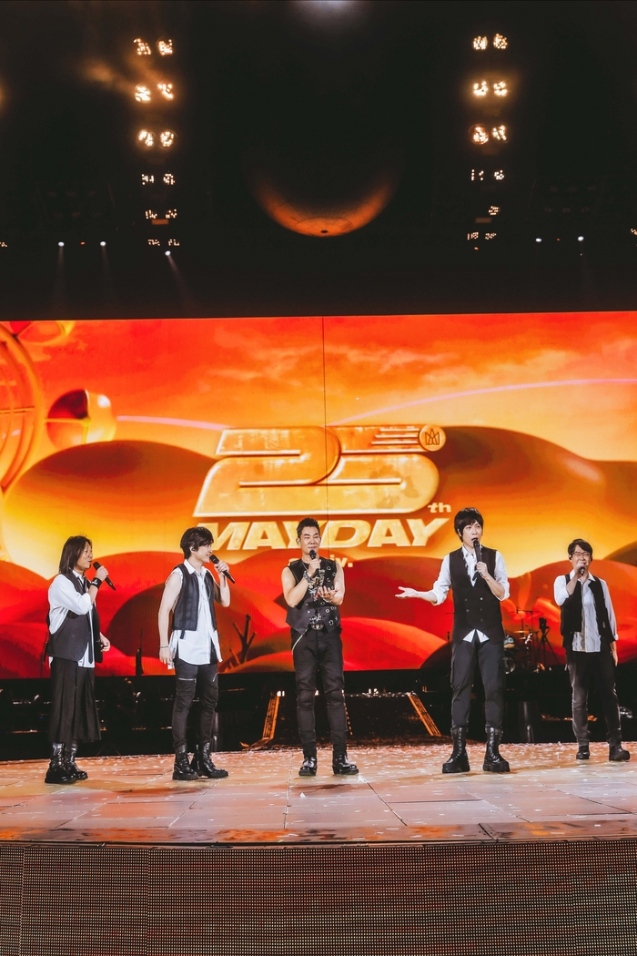 4任賢齊穿越時光機與五月天合唱〈傷心太平洋〉.jpg
