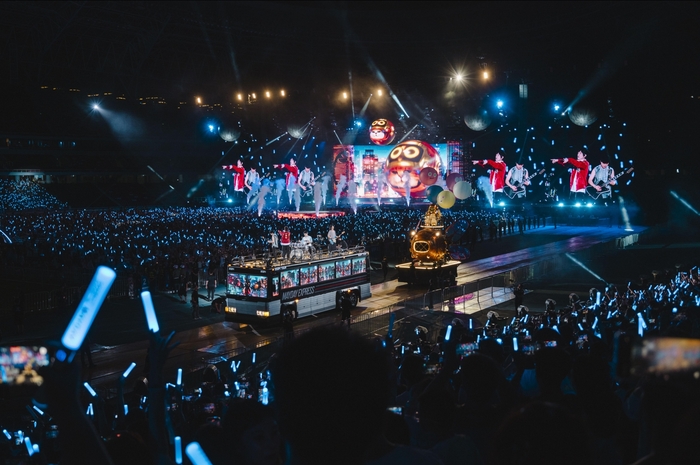 8五月天環場進距離會歌迷.jpg
