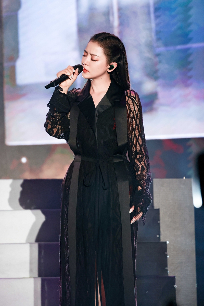 5丁噹帶來多首歌曲歌迷聽得如痴如醉.jpg