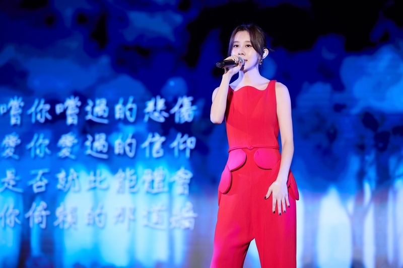 2白安受邀為出版界年度盛會「金鼎獎頒獎典禮」表演.jpg