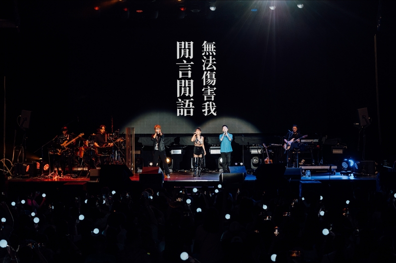 5GX「提前」現身與丁噹合唱.jpg