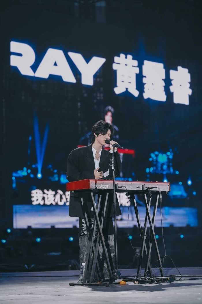 12Ray 黃霆睿擔任第一場開場嘉賓.JPG