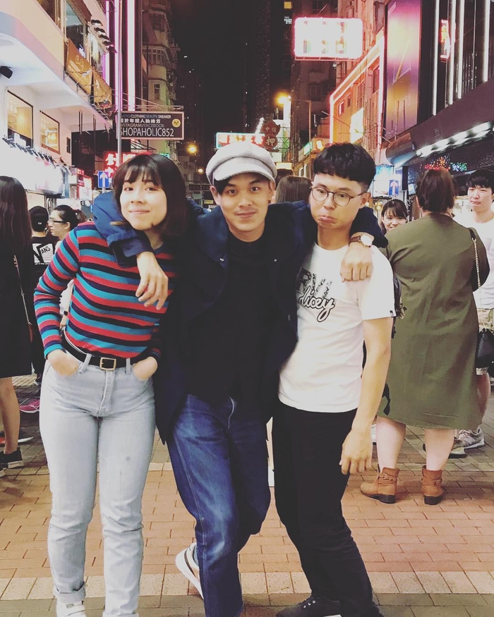 圖03：告五人2018年首度到香港參加音樂節活動演出時在街頭合影。（相信音樂提供）.jpg