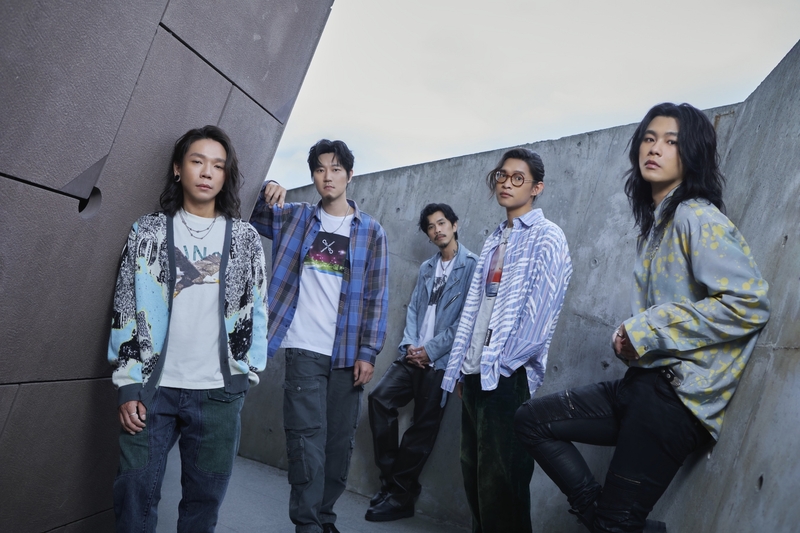 麋先生24小時穿梭三城市，堪稱「空中飛人」。（相信音樂提供）.jpeg
