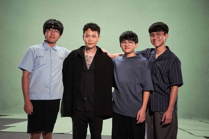 6MV找來三位演員飾演蕭秉治12歲、18歲、28歲.jpg