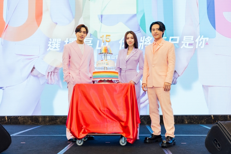 圖02：告五人新身份現身磊山保經15週年盛大記者會。（相信音樂提供）.jpg