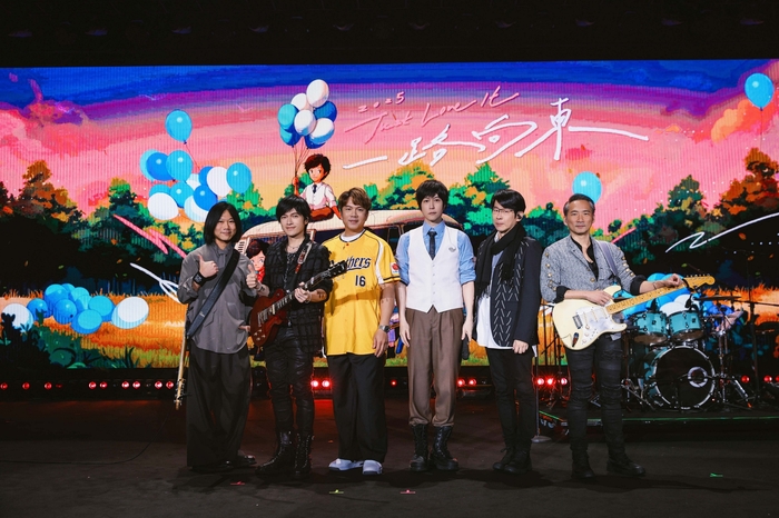15五月天和周思齊合唱後來.jpg
