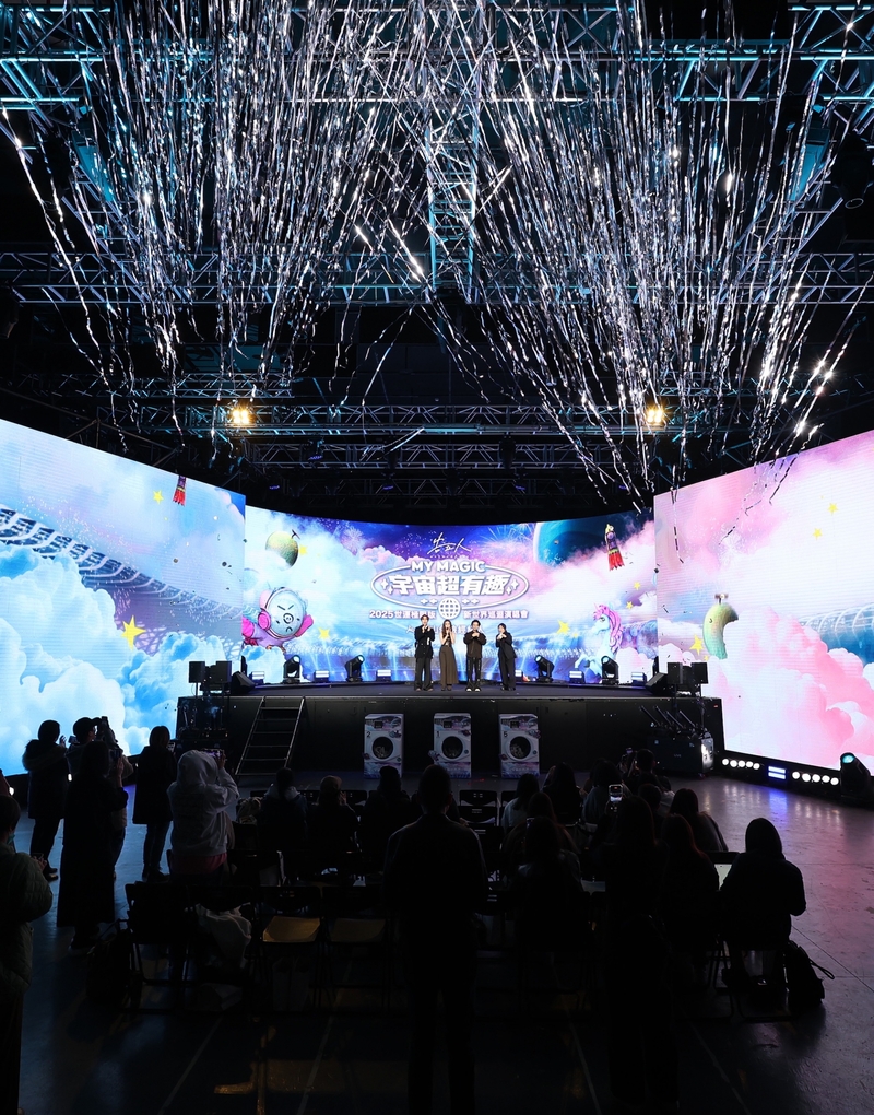 圖06：彩帶四射點燃現場氣氛，為告五人4月12日高雄世運演唱會送上滿滿祝福。（相信音樂提供）.JPG