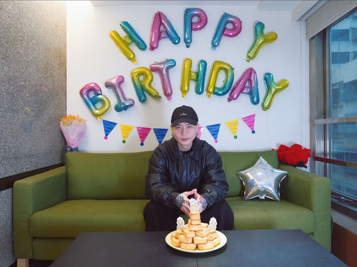 3蕭秉治生日巧碰開賣日 送上鳳梨酥蛋糕預祝開票旺旺旺.JPG