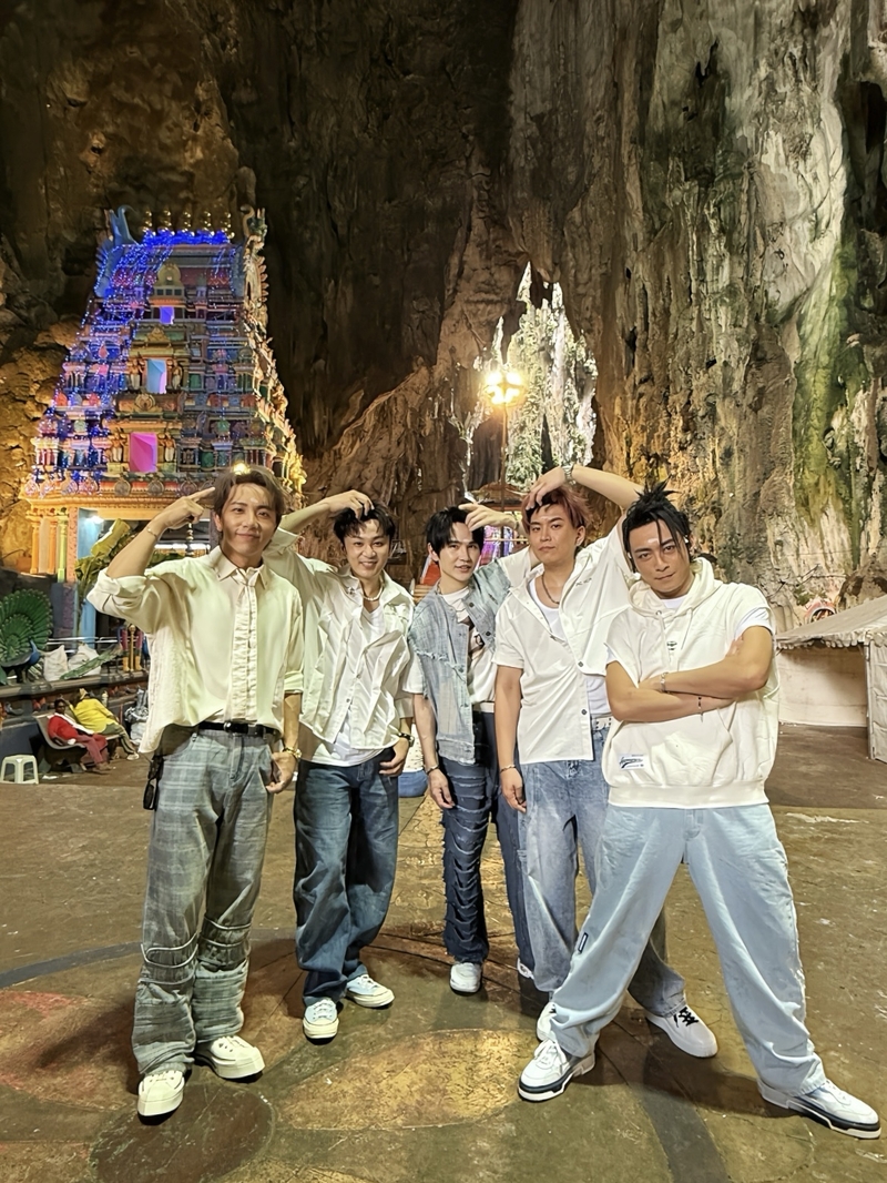 3Energy黑風洞額頭點聖灰祈福 祝願4月5日大馬演唱會順利.JPG