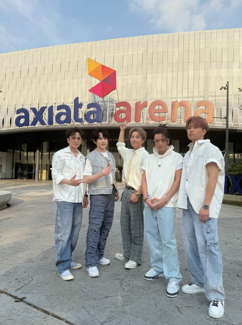 4Energy前往《一觸即發》大馬演唱會場館Axiata Arena 外搶先16蹲.jpg