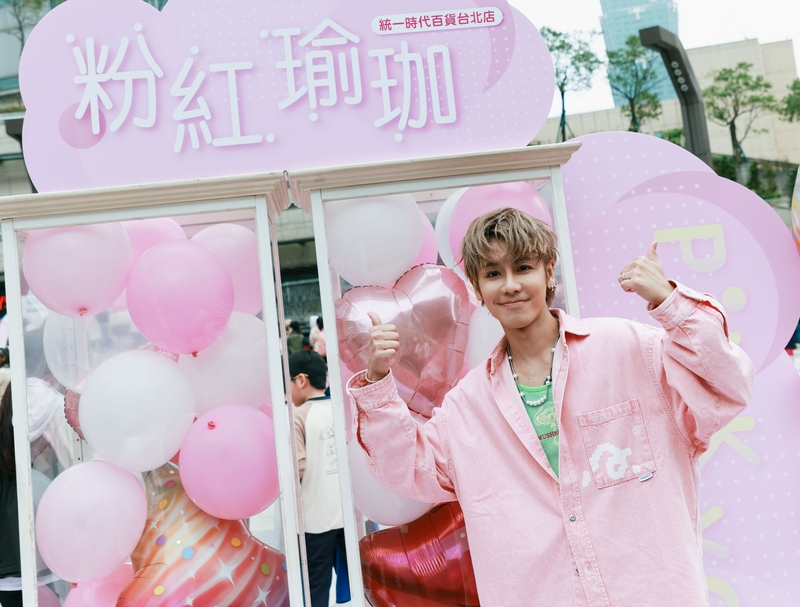 1鼓鼓受邀擔任粉紅瑜珈助教 與粉絲一同戶外運動做瑜珈.jpg