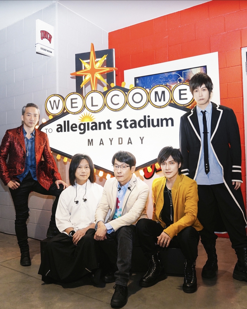 12五月天在Allegiant Stadium後台留下紀念合照.jpg