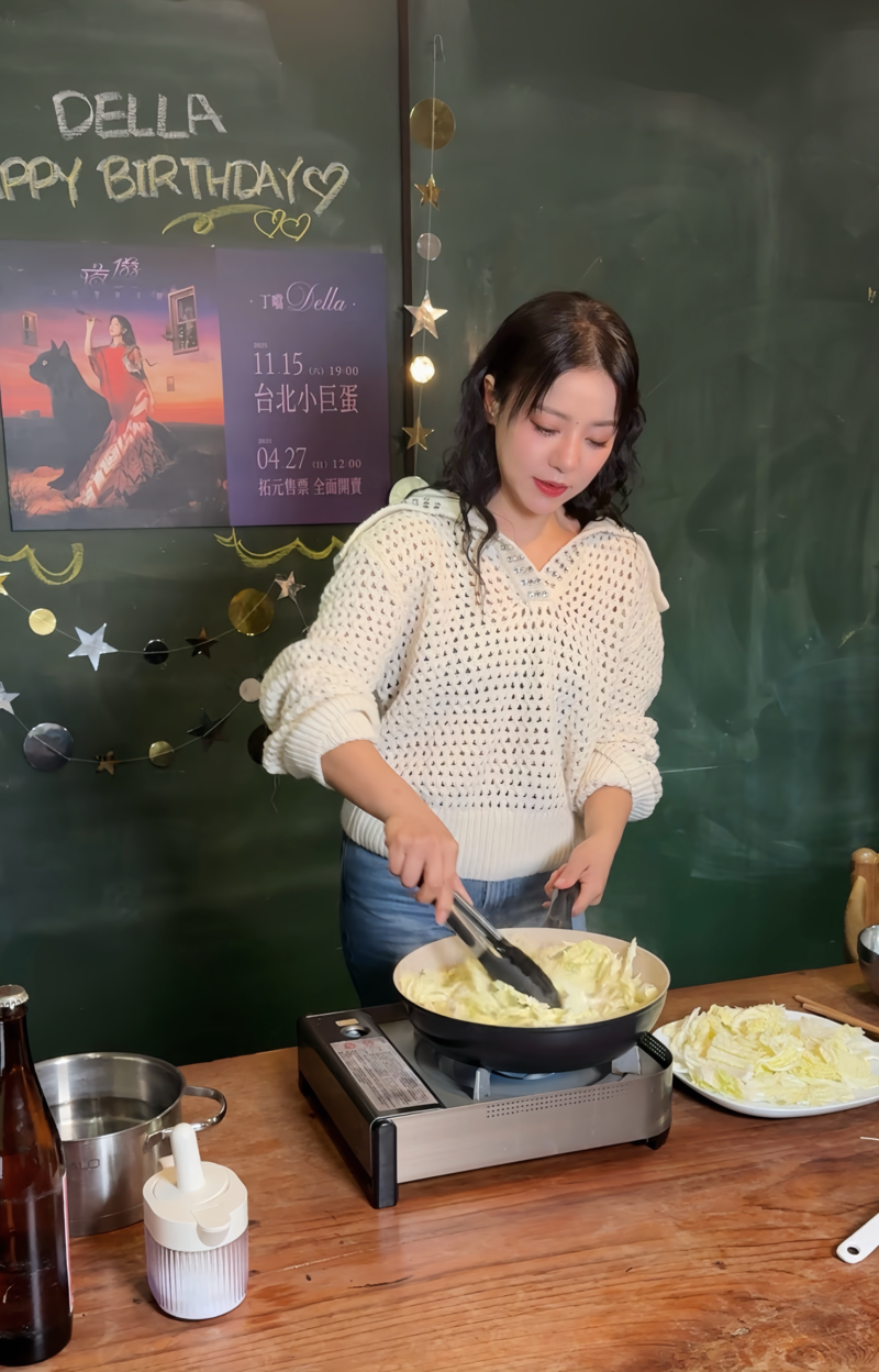 3丁噹直播下廚煮豬腳麵線、炒青菜 慌忙煮菜引笑料.PNG