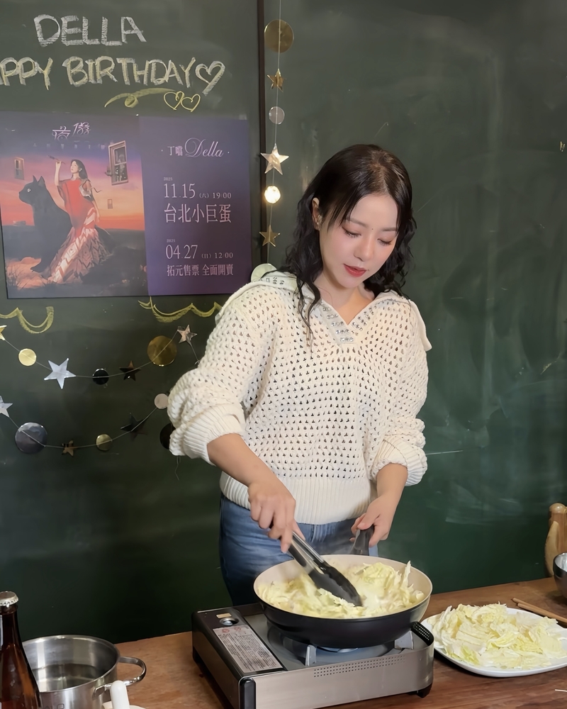 3丁噹直播下廚煮豬腳麵線、炒青菜 慌忙煮菜引笑料.jpeg