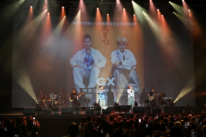3GX翻唱經典歌曲〈掌心〉 逗趣復刻當年《掌心》專輯封面化身「無印良品2.0」.jpg