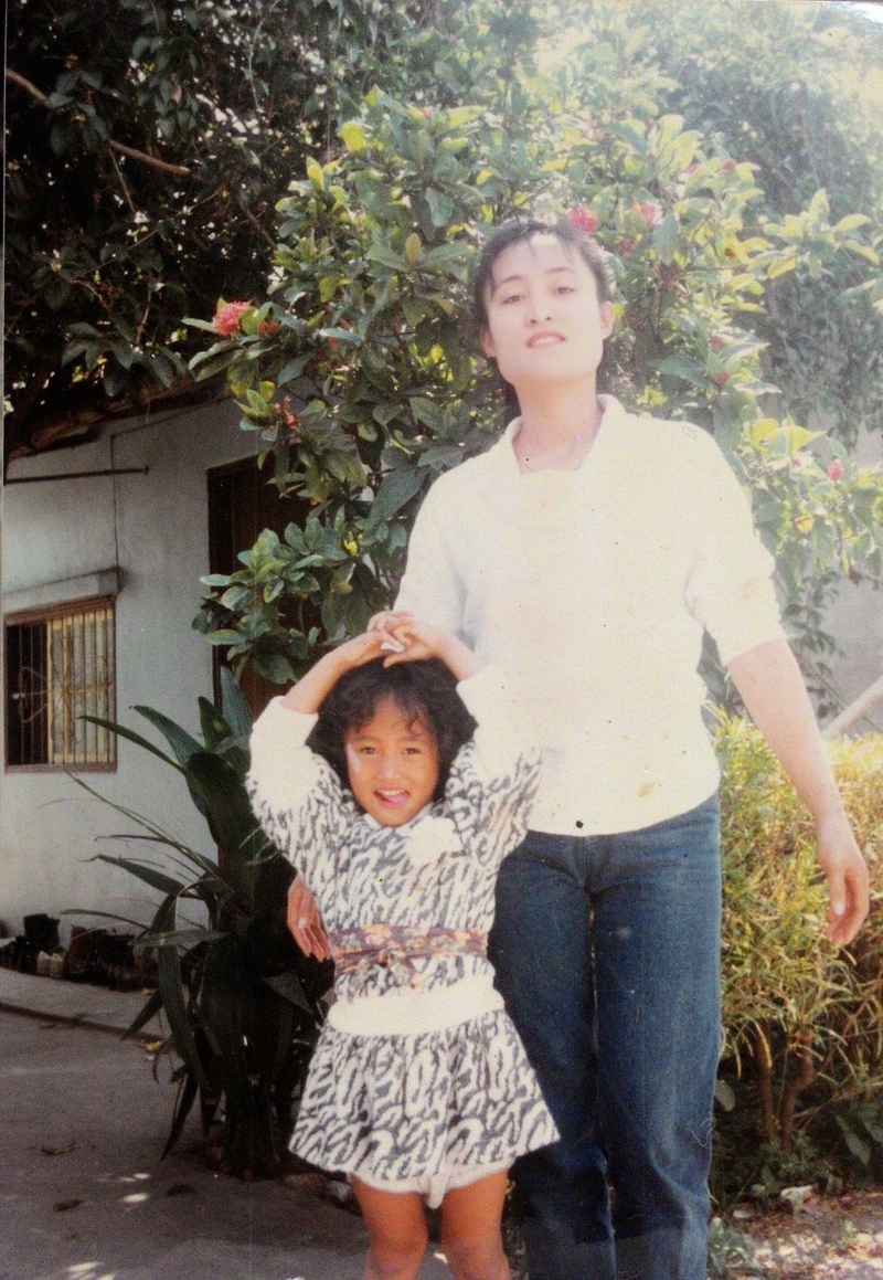 圖04：家家思念母親，與母親感情相當深厚。（相信音樂提供）.JPG
