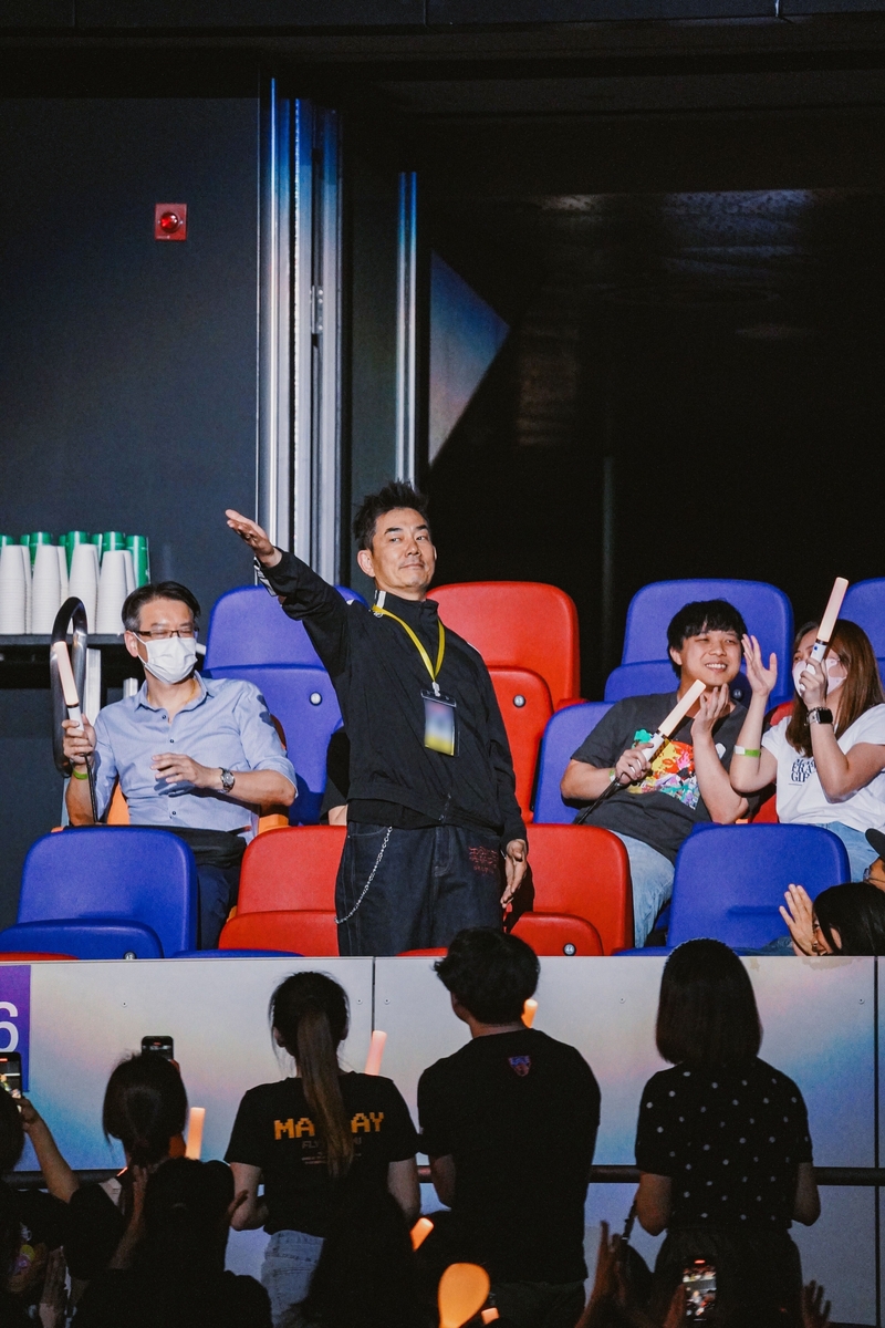 5任賢齊坐在觀眾席觀賞演唱會.jpg