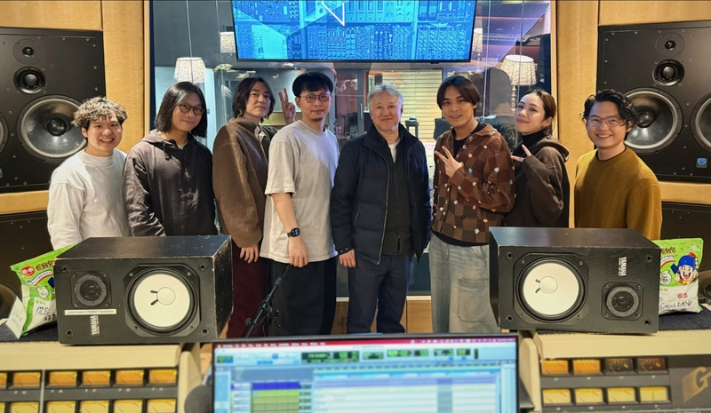 圖02：「靠五人」合體！五月天瑪莎驚喜現身艾比路錄音室。（相信音樂提供）.jpg