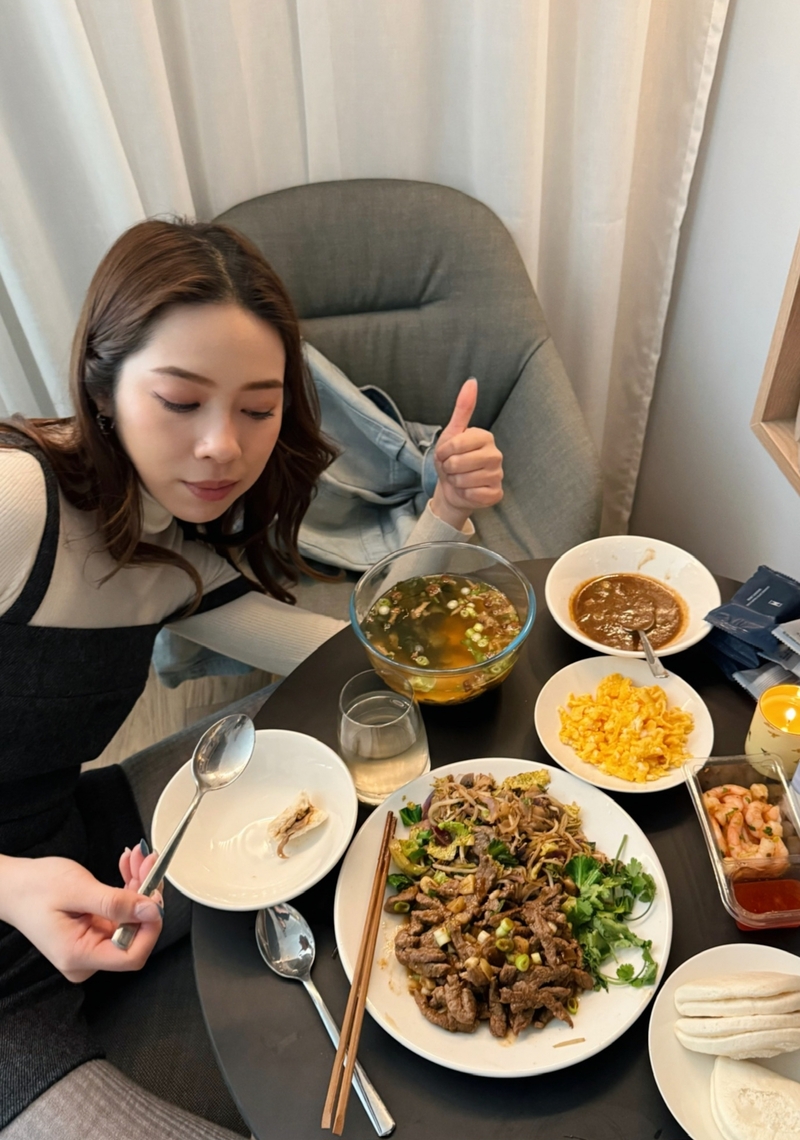 圖04：音樂與美食雙重療癒　犬青大展廚藝親製刈包餵飽團隊。（相信音樂提供）.JPG
