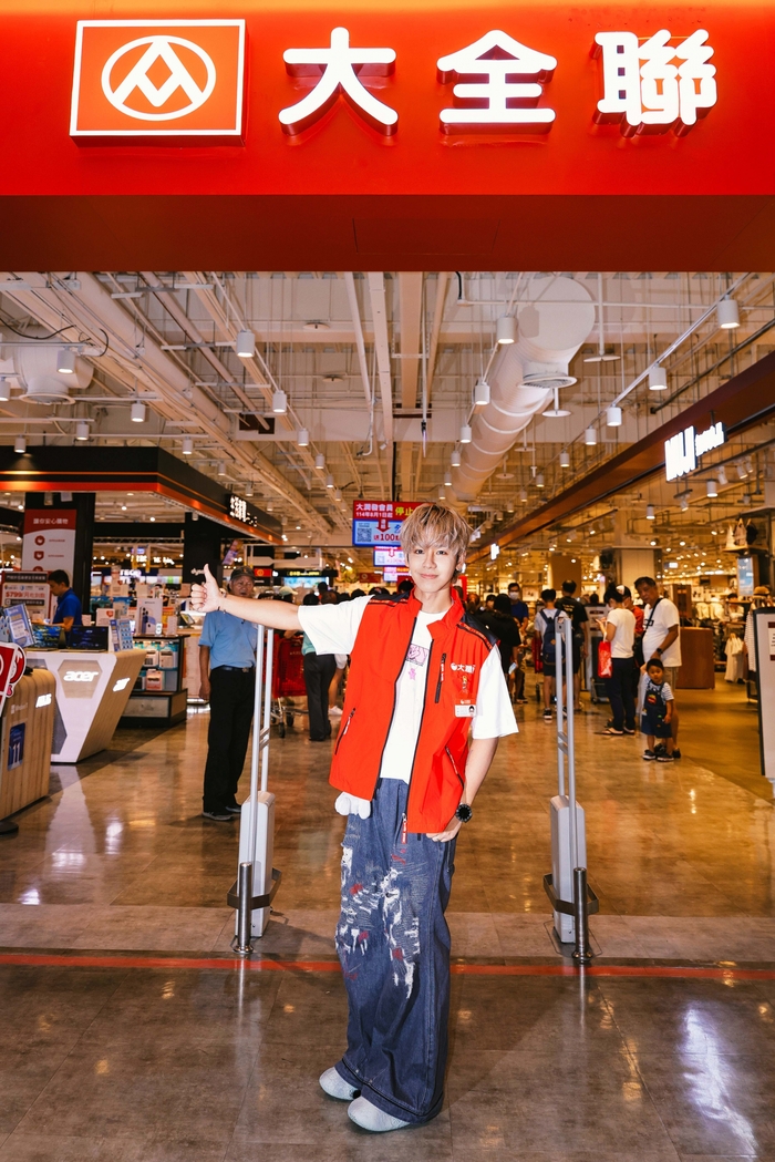 2鼓鼓呂思緯以前員工身份出席「大全聯」內湖店感恩茶會.jpg