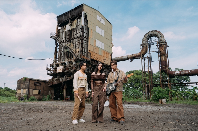 圖01：Z世代天團告五人國際合作再升級！〈有太多不能講〉MV遠赴曼谷廢墟實景。（相信音樂提供）.jpg