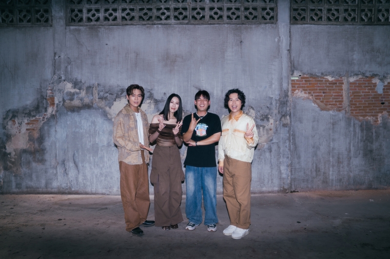 圖03：告五人邀來泰國炙手可熱新銳導演 GANG T.TASS（右2）操刀〈有太多不能講〉MV。（相信音樂提供）.jpg