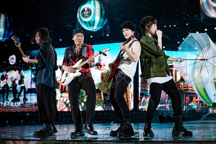 5五月天演唱會昨天也歷經了天氣「像晴天像雨天」.jpg