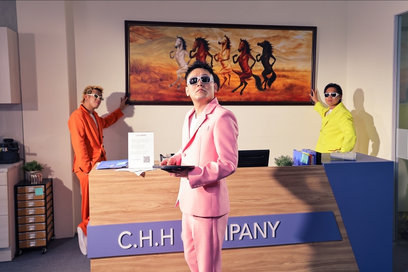 5玖壹壹飾演風水師 為Energy辦公室拍除疑難雜症.jpg
