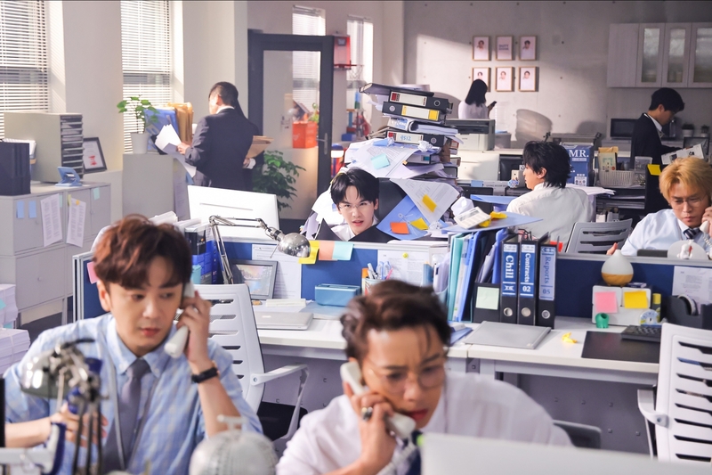4上班族好難當！Energy將社畜的苦悶演的淋漓盡致.jpg