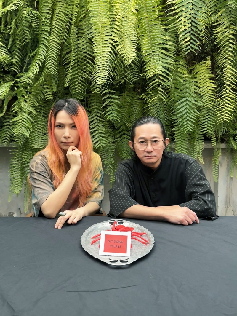 圖01：Tizzy Bac翻玩經典港片　義大利設計師「Sit Down Please」加持特別場。（相信音樂提供）.jpg