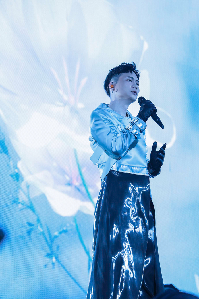 6蕭秉治相隔10年再攻高雄巨蛋《活著Alive》演唱會獻上五重驚喜.jpg