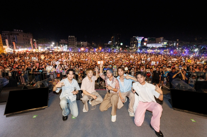 2Energy吸引近萬名歌迷塞爆台南花園夜市.jpg