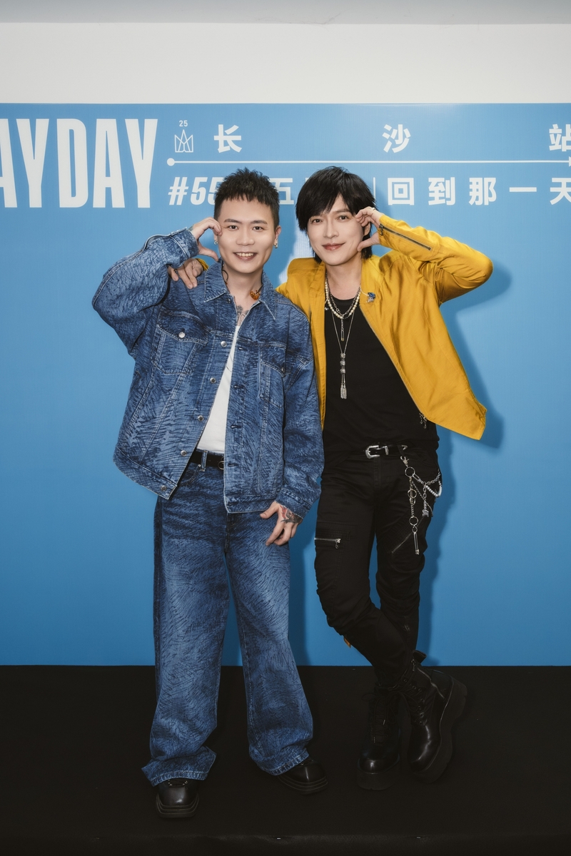 3五月天怪獸在蕭秉治即將展開全新巡演前的直播，抽空暖心相伴.jpg