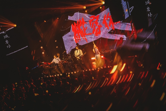 圖06：告五人近距離的 Livehouse 演出氛圍驚豔現場。（相信音樂提供）.jpg