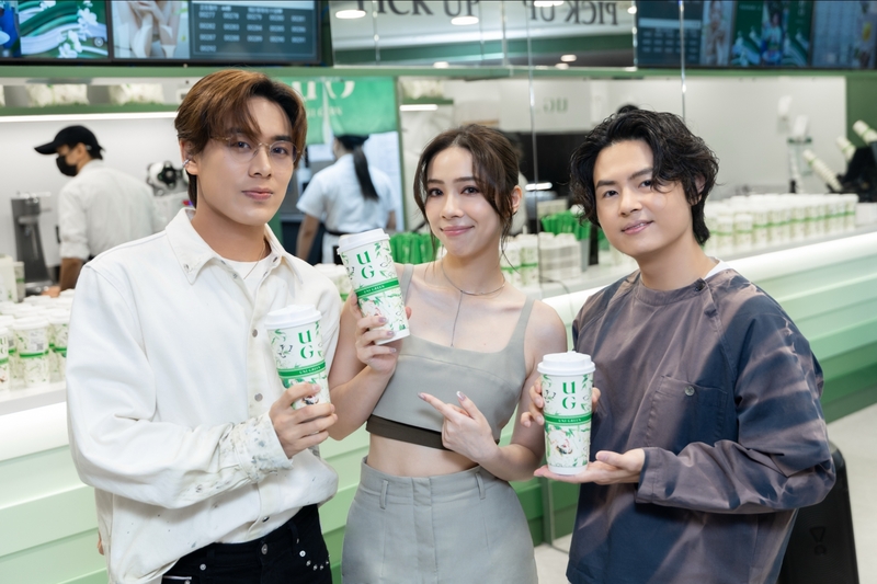 圖03：告五人為代言的茶飲品牌UG樂己香港海港城港威店開幕。（相信音樂提供）.jpg
