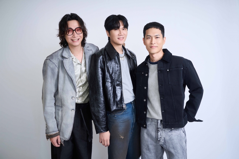 圖02:金曲樂團宇宙人宇宙人重現經典綜藝橋段 親自打電話給歌迷。(相信音樂提供).jpg