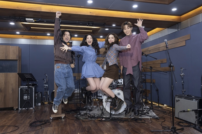 圖06：告五人與江齊興奮入圍第 62 屆金馬獎最佳原創電影歌曲。（相信音樂提供）.jpg