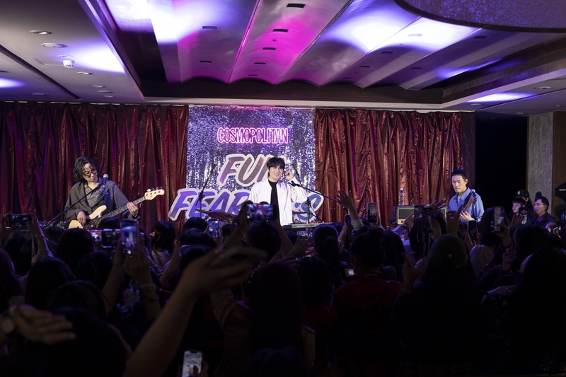 圖03:宇宙人睡衣派對初體驗!台下觀眾全穿睡衣太狂 Chill到像在客廳開唱。(相信音樂提供).jpg